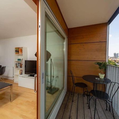 Room With Private Bathroom In A Modern Two Bedroom Two Bathroom Flat Londra Dış mekan fotoğraf