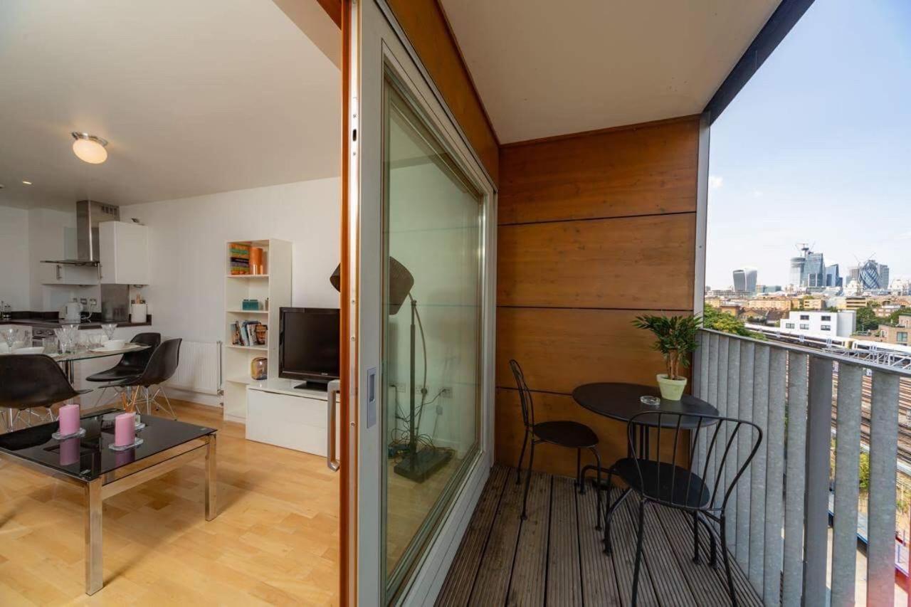 Room With Private Bathroom In A Modern Two Bedroom Two Bathroom Flat Londra Dış mekan fotoğraf