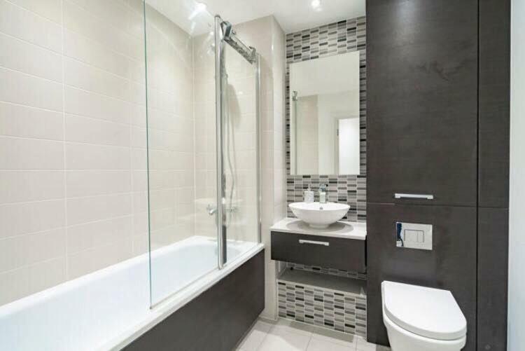 Room With Private Bathroom In A Modern Two Bedroom Two Bathroom Flat Londra Dış mekan fotoğraf