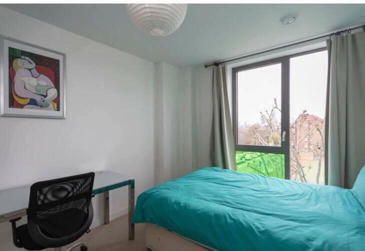Room With Private Bathroom In A Modern Two Bedroom Two Bathroom Flat Londra Dış mekan fotoğraf